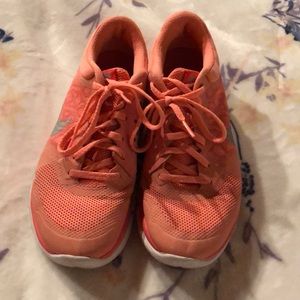 Nike size 8 woman pink
